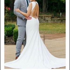 Theia Farrah Wedding Dress Size 6 
Slight alterations were done to the dress